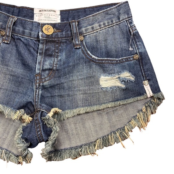 One x One Teaspoon x Free People Shorts Size 24 Fringe Distressed Short Shorts - Picture 5 of 14